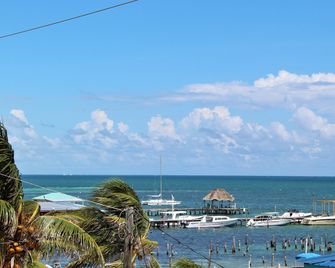 Barefoot Caye Caulker Hotel - Cayo Corker - Vista del exterior