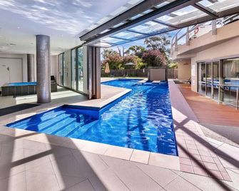 Fairway Studio Retreat - Golf Course resort - Creswick - Pool