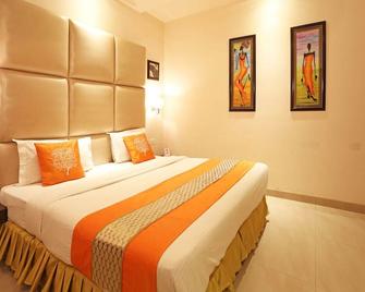 Oyo 4732 D Grand - Bareilly - Habitación