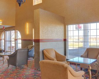 Quality Inn & Suites Roswell North - Roswell - Area lounge