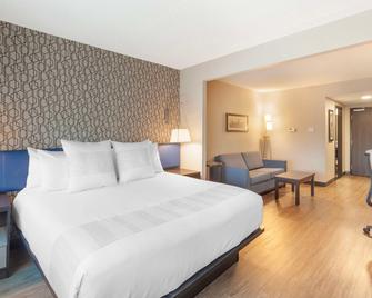 GLō Best Western Mississauga Corporate Centre - Mississauga - Bedroom