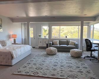 Charming Studio-bedroom house with AC and WiFi in lovely Belmont - Belmont