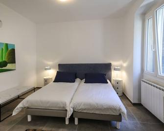 Flower Market - Ventimiglia - Bedroom