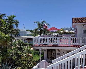 Breakaway Inn Guest House - Lauderdale-by-the-Sea - Balcony