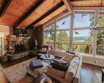 Lakeview lodge with hot tub near Rollins Lake - Colfax - Sala de estar