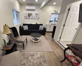 Welcome to Shady Rest, a charming one-bedroom bungalow apartment - Owen Sound - Living room