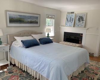 Charming Cottage Located On Historic Estate 1 Hour From Nyc! - Wilton - Habitación