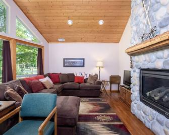 Coffee Time Cabin - Packwood - Living room