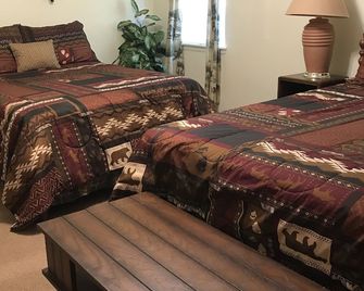 Melody's Bed and 'Catch Your Breakfast!' - Crockett - Bedroom