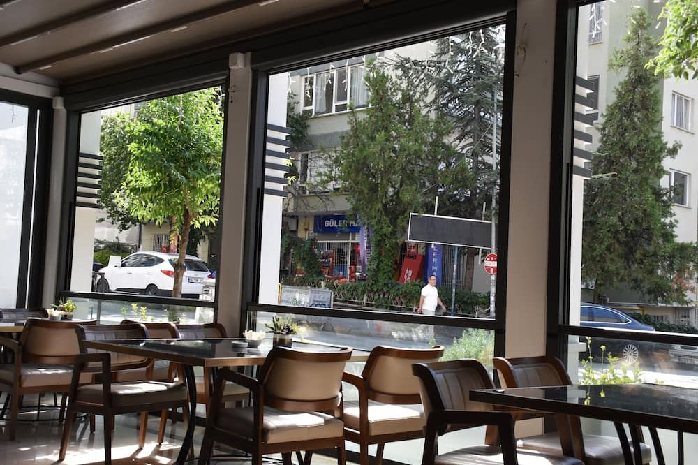 Uk Ankara Hotel - אנקרה - מסעדה