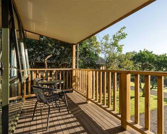 Kerigold Secluded Chalets Motel - Kerikeri - Balkon