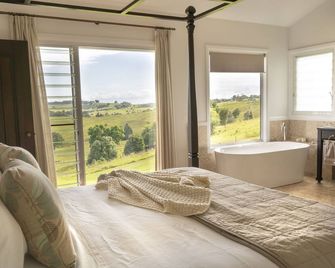 Enjoy this piece of paradise and immerse yourself in luxury and style. - Coopers Shoot - Bedroom