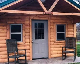 Hopping Kangaroo Cabin only .5 miles from the Safari Park! - Yuma - Patio