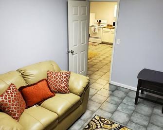 Cozy & Quiet cottage minutes from downtown Louisville - Sellersburg - Obývací pokoj