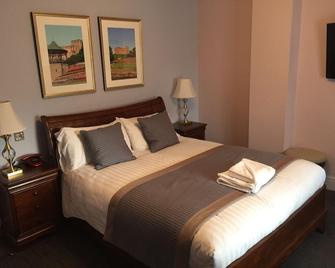 Castle Hotel - Tamworth - Bedroom