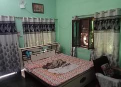 Religious Nagari Varanasi - Varanasi - Schlafzimmer