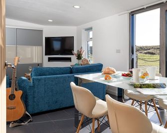 Cottage by South Walney Lighthouse & Nature - Roose - Dining room