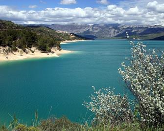 Gîtes les Dryades, au calme, entre oliviers et piscine - Salernes - Plage