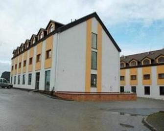 Hotel Chotol - Horoměřice - Edificio