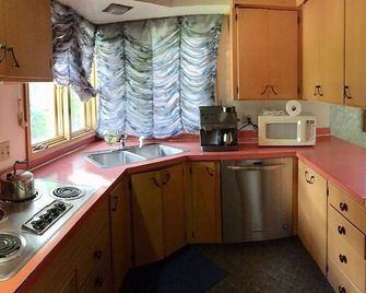 50's Vintage Custom Built Family Home - Minot - Kitchen