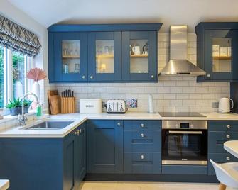 Fairview Cottage - Moreton-in-Marsh - Kitchen