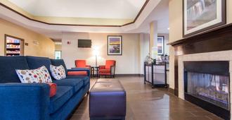 Comfort Suites Rochester Henrietta University Area - Rochester - Sala de estar