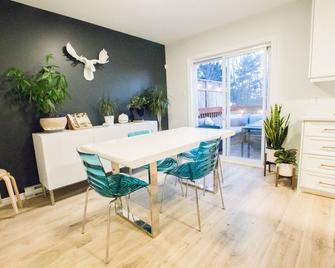 Cheerful home away from home in Dartmouth. Perfect for short term stays! - Dartmouth - Dining room