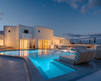 Croco Mykonos - Tourlos - Bazén