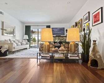 Zuni Tranquillo - Pool Oasis in Sunny Ventura - Ventura - Living room