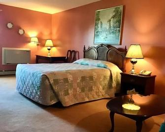 Rollo Bay Inn - Souris - Bedroom