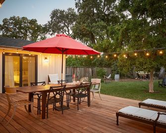 Modern Sonoma Farmhouse, Hot Tub, Close to Historic Sonoma Square - Sonoma - Innenhof