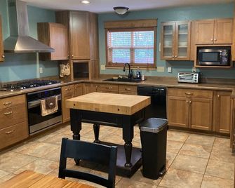 Beautiful 2,000 sq. ft. home in town in Gunnison, Colorado! - Gunnison - Kitchen