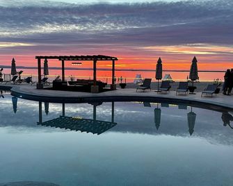 لا بوسادا هوتل آند بيتش كلوب - لاباز - حوض السباحة