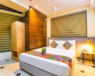 Fabhotel Azure Sky - Nr Ruby Hospital - Kolkata - Bedroom