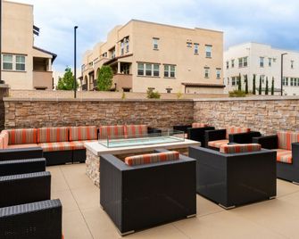 Hampton Inn & Suites Buena Park - Buena Park - Edificio