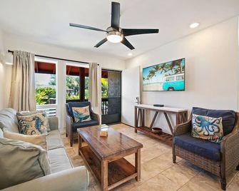 Village Manor D22, Coconut Grove Views, Walk To Kapaa Town & Beaches - Kapaa - Olohuone