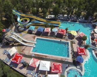 Happy Camp mobile homes in Camping Golden Sunset - Alissos - Piscina
