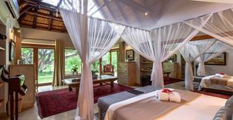 Khaya Ndlovu Safari Manor - Hoedspruit - Yatak Odası