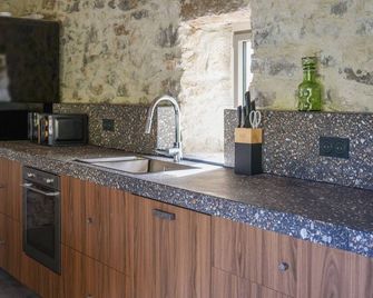 Magnificent renovated farmhouse sleeps 9/11 - Vinezac - Keuken