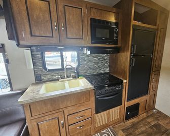 Midsize Camper•Sleeps 4•cornhole•Backyard•Parking•A/C - Riggins - Cocina