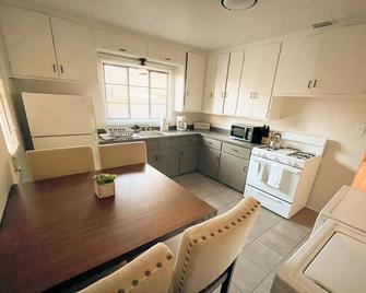 Pet Friendly! Private Casita in Nob Hill - אלבקורקי - מטבח