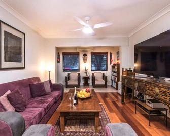 Elegant Apartment in Trendy Alexandria - Sydney - Living room