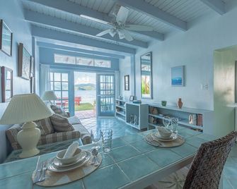 Oceanfront 1-Bedroom Premium Corner Villa - Freshwater Pond - Comedor