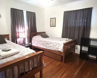 Hometown Cozy Ada Friendly, Kids, Pets, King Bed! Quiet, Safe Neighborhood - Medina - Habitación