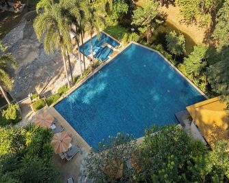 Comsaed River Kwai Resort - קאנצ'אנאבורי - בריכה