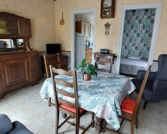 Recques sur Hem : between Calais and St Omer house for 2 people. - Recques-sur-Hem - Eetruimte