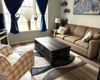 Wow-New Ski Onoff Suite By Pool Sleeps 4 Jiminy Pk - Hancock - Sala de estar