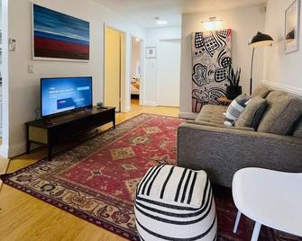 Artist's retreat near the heart of the city - Sacramento - Sala de estar