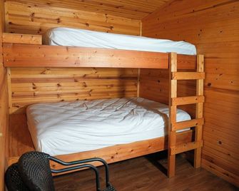 Franky and Louies Blue Cabin 2 - Four Seasons - Bedroom