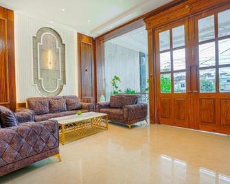 Hotel Grand Cabbana By Levelup Hotels - Амрітсар - Вітальня